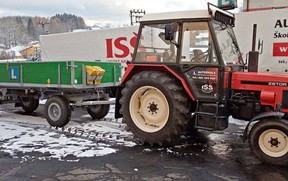 Výcvikový traktor s vlekem - skupina T